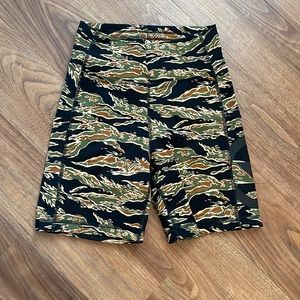 Virus camo biker shorts, size XS